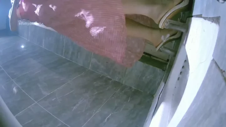 【盗撮】中国の個室トイレで美人女性を隠し撮り のスクリーンショット 11