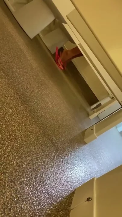 女子大生がブティックの個室トイレで魅せる秘密の快感 のスクリーンショット 3