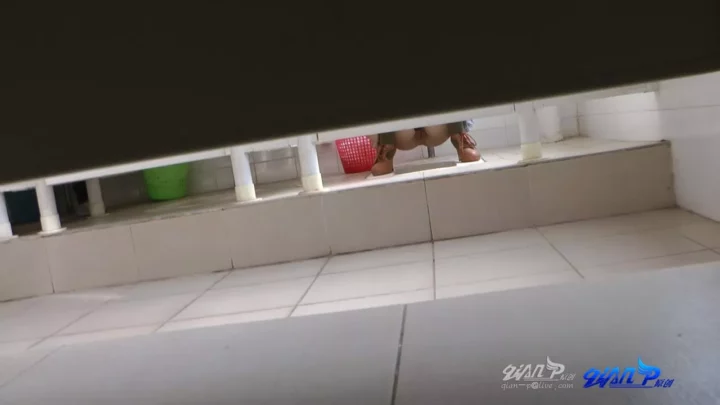 中国トイレ盗撮：密室で繰り広げられる秘密の覗き見 のスクリーンショット 3