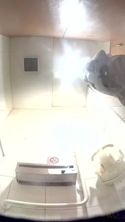 都会の駅トイレに仕掛けた隠しカメラ！衝撃の漏洩 のスクリーンショット 3