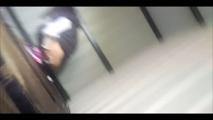 田舎の簡易トイレに仕掛けた隠しカメラ！ のスクリーンショット 7