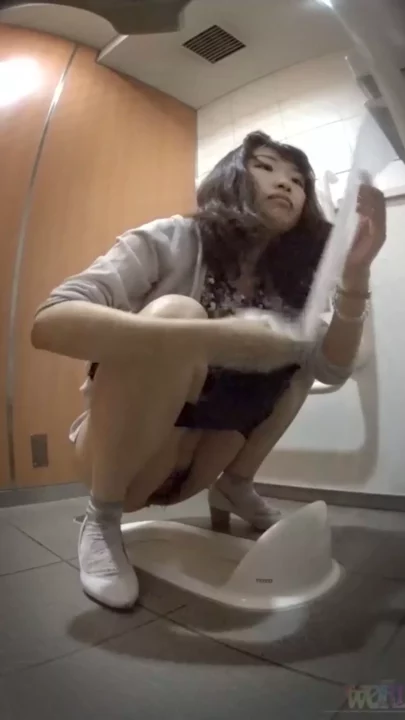 都会の駅トイレに仕掛けた隠しカメラ！衝撃の漏洩 のスクリーンショット 4