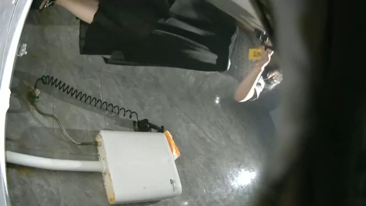 中国トイレ隠し撮り：密室のプライベートが暴かれる のスクリーンショット 4