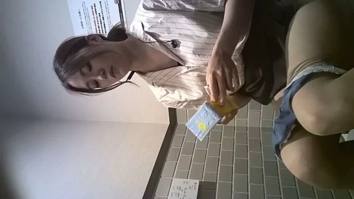 女子大生20人の洗面所隠し撮り！美人JDの素顔 のスクリーンショット 13