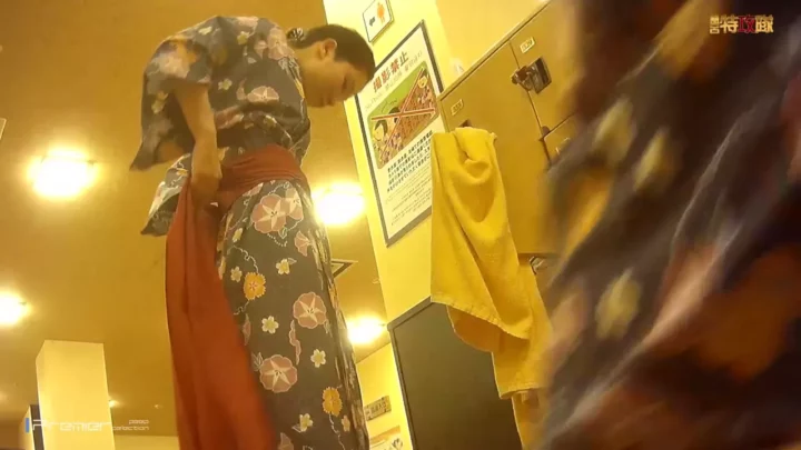 【神降臨 風呂編】パイパン美女の着替えを隠し撮り！ のスクリーンショット 2