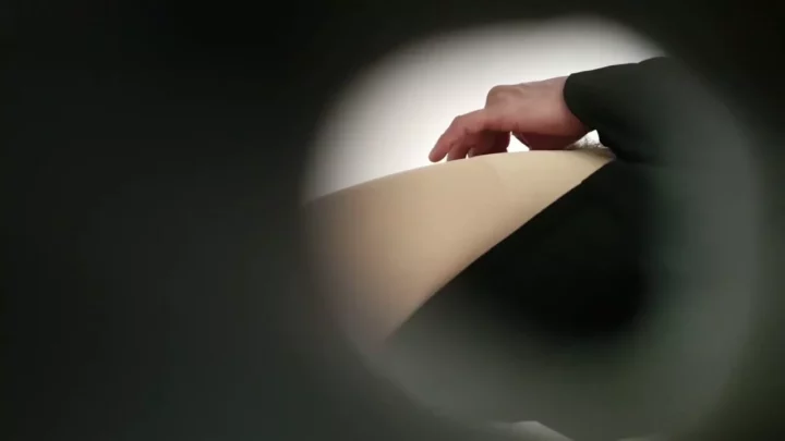 中国トイレ隠し撮り：密室のプライベートが暴かれる のスクリーンショット 6