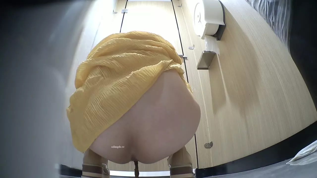 中国の密室盗撮！トイレで仕掛けられた罠