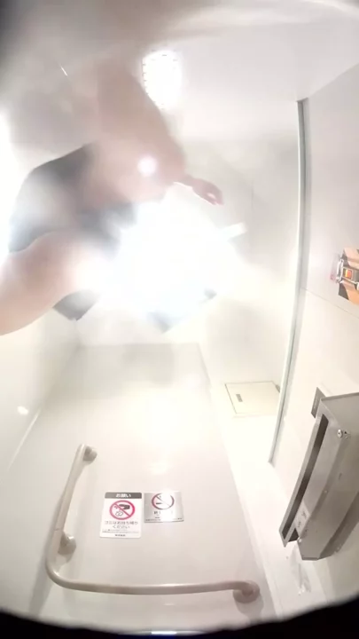 覗き見！美人OLの秘密のトイレタイム のスクリーンショット 4