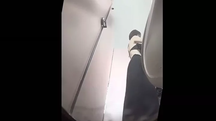 覗き見の悦楽！女子トイレに仕掛けられた秘められた視線 のスクリーンショット 12