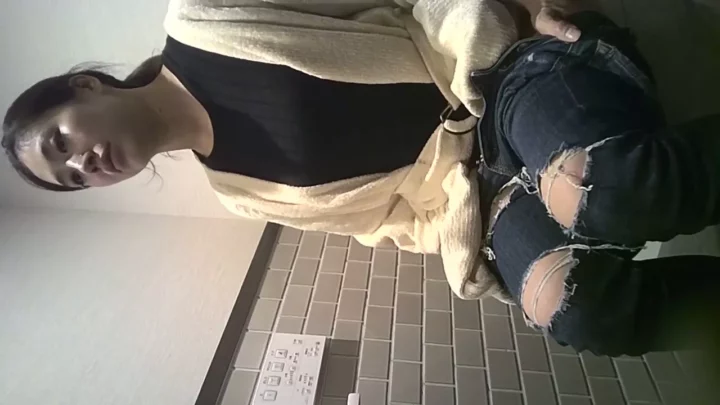隠しカメラが捉えた！女子トイレのひそかな秘密 のスクリーンショット 4