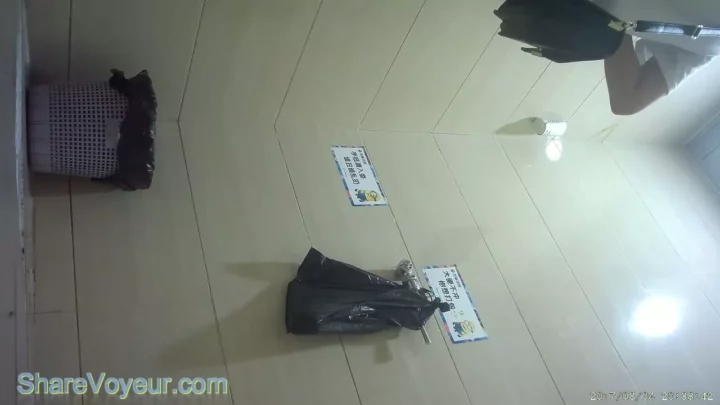トイレの死角に仕掛けられた隠し撮りカメラが捉えた中国美女の日常 のスクリーンショット 16