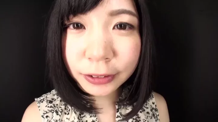 美女の舌と口元を舐め尽くす自撮り映像！ のスクリーンショット 4
