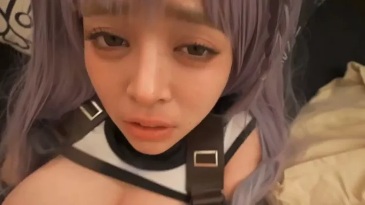 神乳コスプレイヤーと体液まみれ中出しオフパコSEX のスクリーンショット 4