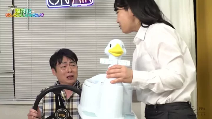 女子アナ恥辱の浣腸生放送！お色気特番で肛虐プレイ のスクリーンショット 1