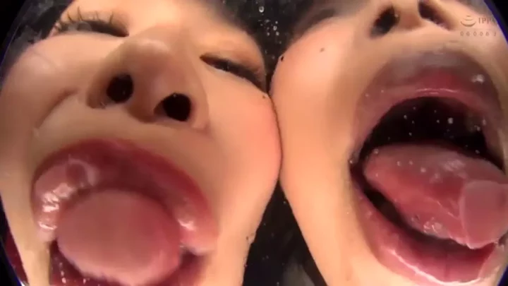 妄想族・ゑびすさんが痴女とバーチャル唾液レズ接吻