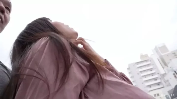 びしょ濡れ爆乳妻と濡れ濡れSEX のスクリーンショット 2