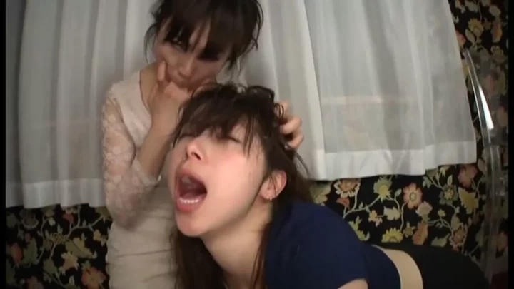 唾液まみれのレズプレイ！顔射に悶える美女たち のスクリーンショット 4