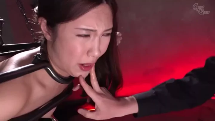 極限の快楽と苦痛！鉄の拷問に喘ぐ美少女 のスクリーンショット 2