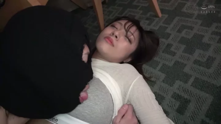 無防備な素人女子を徹底的にハメ倒す！興奮の連続239分