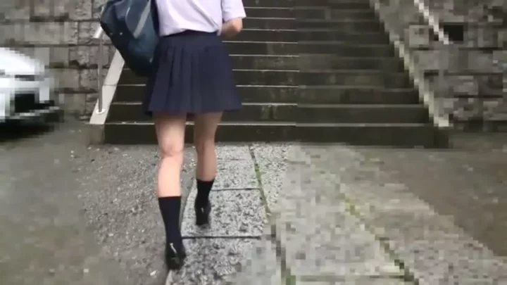 渋谷制服美少女を激写！パンチラ＆食い込み尻を密着盗撮