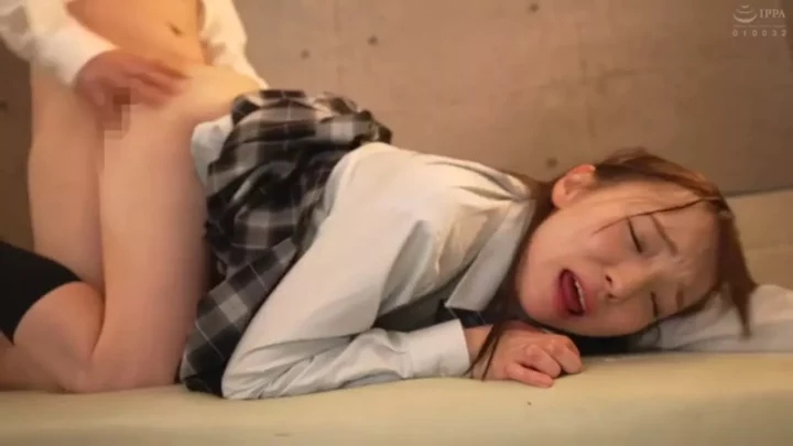 制服の下で…！教室でスカート内秘め事SEX のスクリーンショット 4