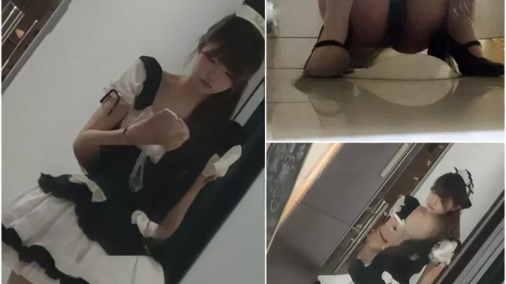 【限定公開】トイレで魅せる！美脚コスプレイヤーの誘惑
