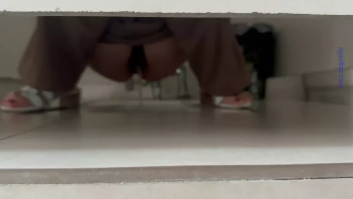 Screenshot 1 from オフィス密室で繰り広げられる禁断の女子会