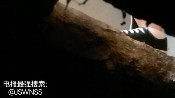 禁断の中国トイレ盗撮！欲望うず巻く覗き見フェチ のスクリーンショット 2