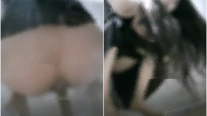 トイレの盗撮カメラに気づいてパニック！下着を上げ忘れ逃走する美女