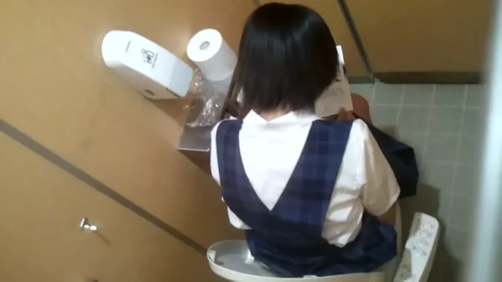 Screenshot 1 from オフィス街のトイレで盗撮！働く女性の秘められた日常