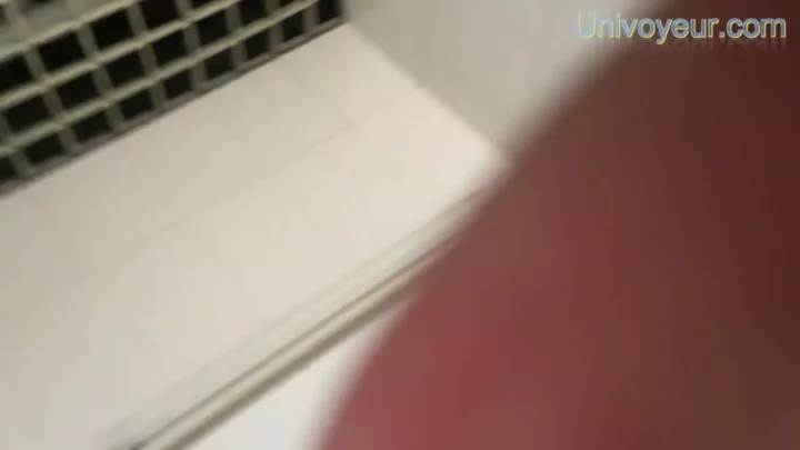 Screenshot 1 from 欲望を刺激する禁断の瞬間！トイレで捉えた中国人女性