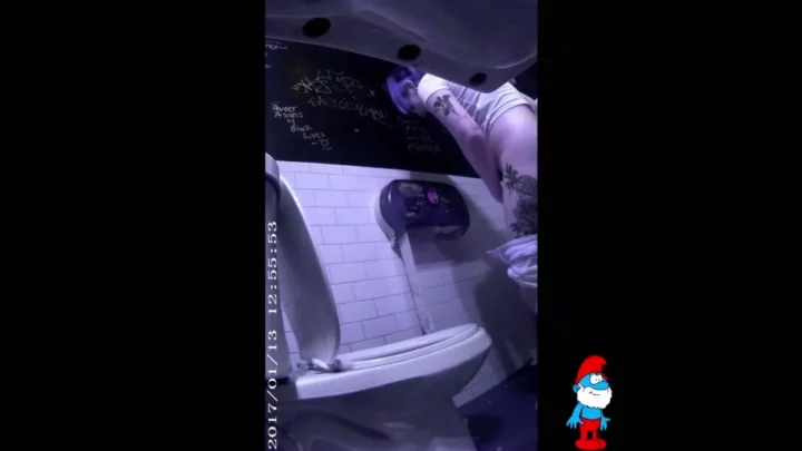 公衆トイレで繰り広げられる甘美な密会 のスクリーンショット 1