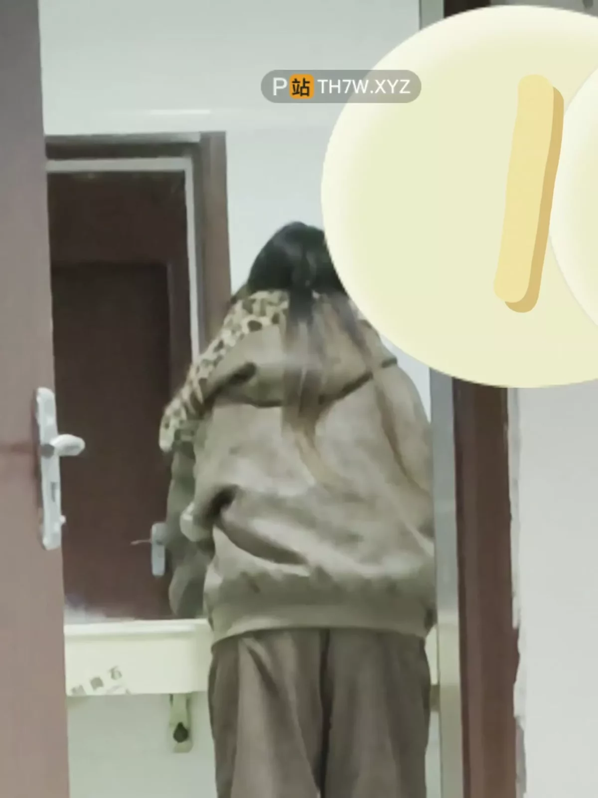 Screenshot 2 from 女子大生を狙う!トイレ盗撮のプロが仕掛けた罠