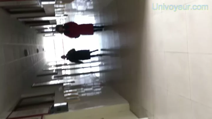 Screenshot 2 from 中国人女性を捉えたトイレ盗撮！緊張感MAXの覗き見