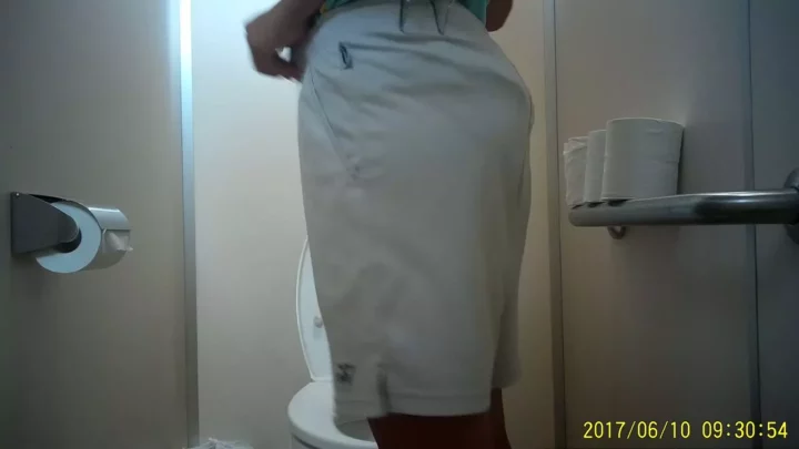 Screenshot 3 from トイレの個室で盗撮された美女、あなたは目撃者