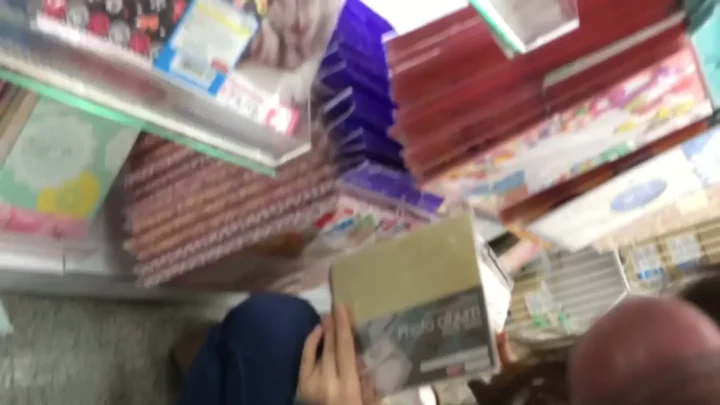 隠し撮り！店内で大胆露出！生出しCFNM のスクリーンショット 3