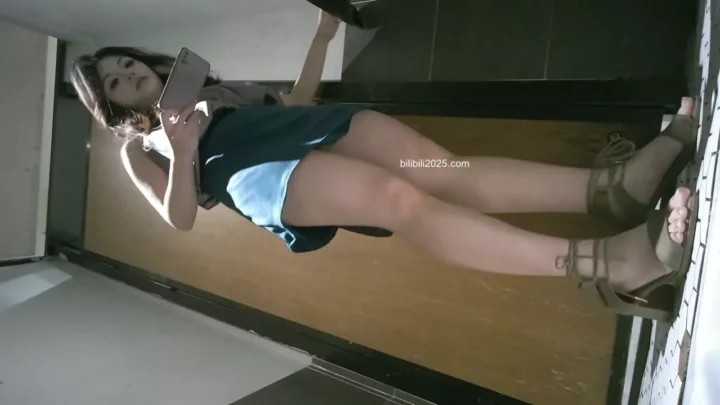 【トイレ盗撮】究極美尻!秘密の拭き取り のスクリーンショット 4