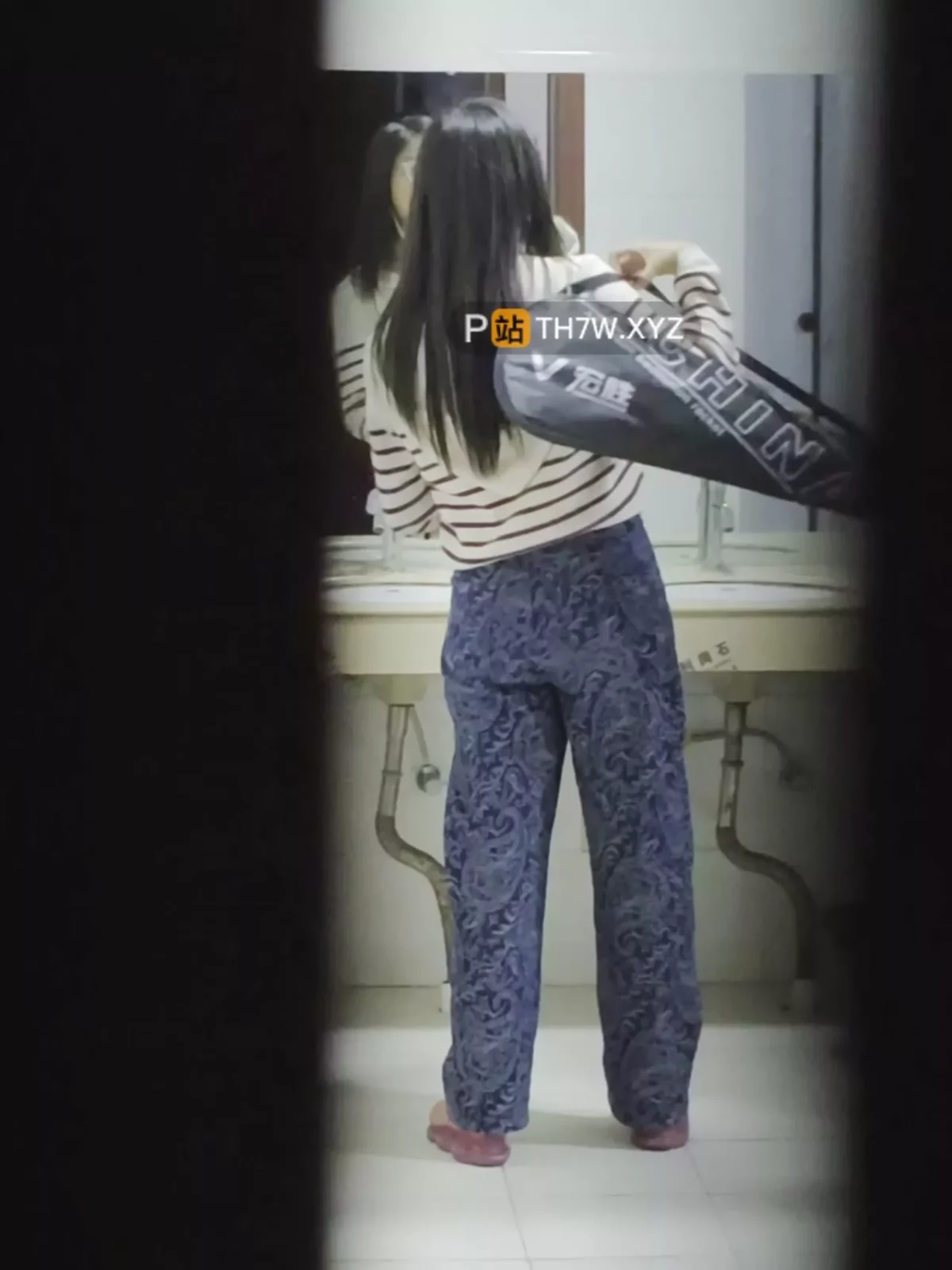 Screenshot 4 from 女子大生を狙う!トイレ盗撮のプロが仕掛けた罠