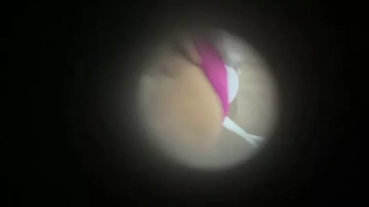 中国の公衆トイレで盗撮!お尻丸出しハプニング のスクリーンショット 4