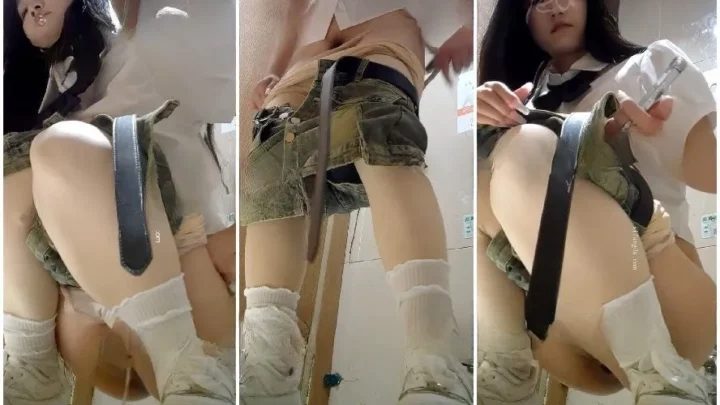 隠し撮り！ストッキング美少女の震える放尿