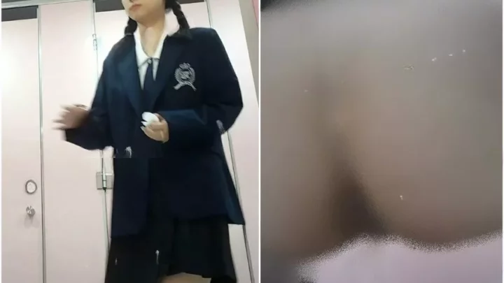 JKトイレで密かに撮影！憧れの制服女子に興奮