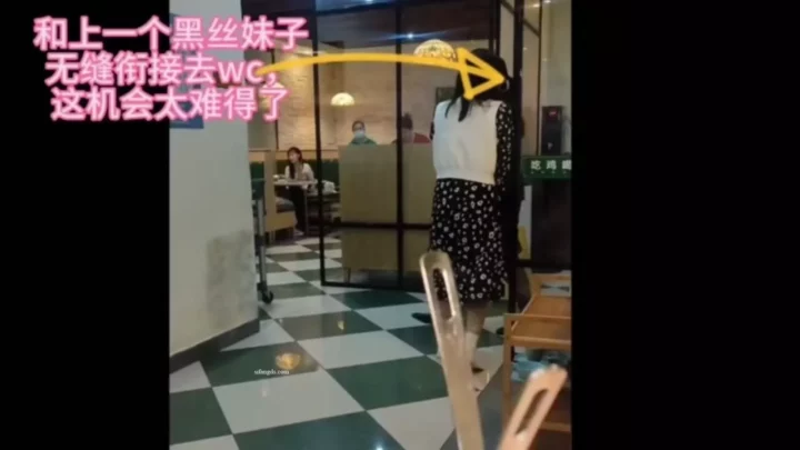 火鍋店女子トイレで盗撮！密室で響く排尿音 のスクリーンショット 2