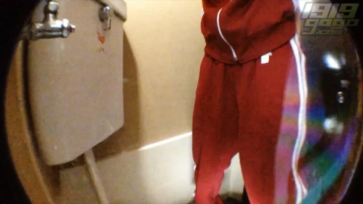 Screenshot 2 from 秘湯で密会…古式ゆかしい和式トイレで魅せる肢体