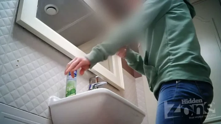Screenshot 3 from 偶然の出会い？隠し撮りされたトイレの密室