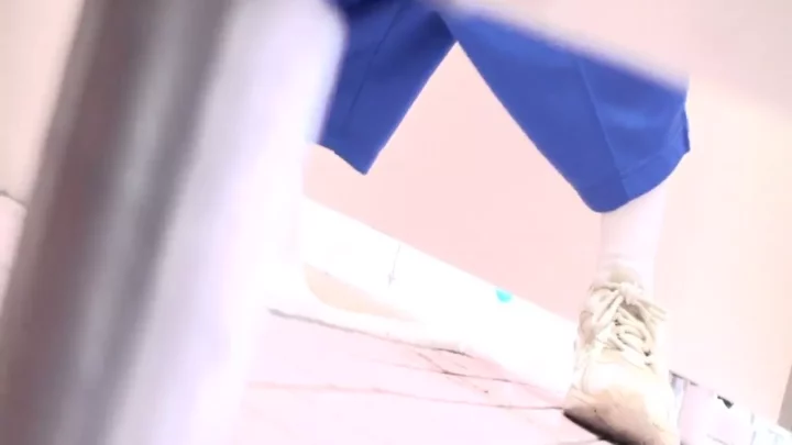 Screenshot 4 from 女子トイレの隠し撮り！予想外の展開にドキドキ