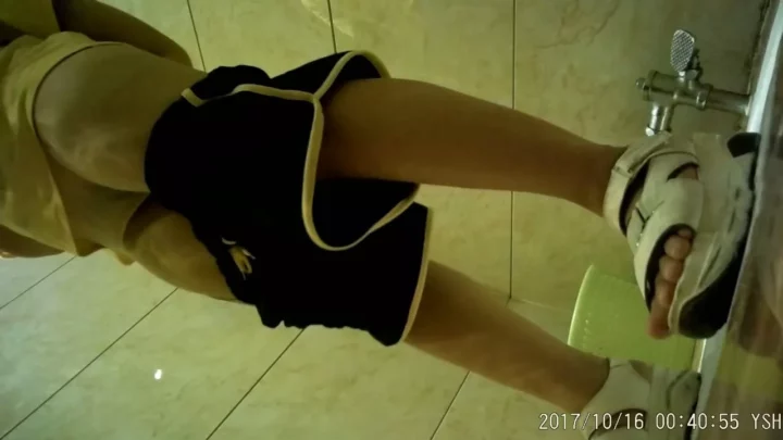 デパートの個室で魅惑の盗撮!禁断の情事 のスクリーンショット 4