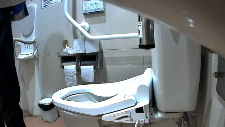 トイレで盗撮!アジア美女の隠された素顔 のスクリーンショット 4