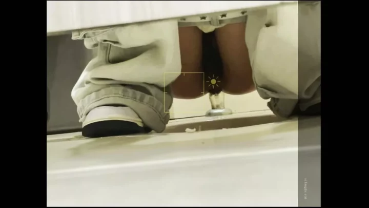 Screenshot 1 from オフィス女子トイレ盗撮！高画質で捉えた衝撃の瞬間