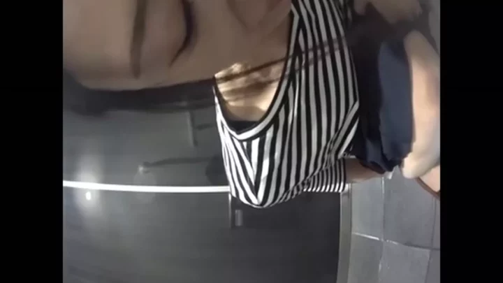 Screenshot 9 from 潮風とナプキン…隠し撮りが暴く海のトイレの秘密