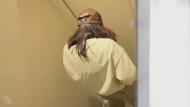 極秘潜入！オフィスビル美人OLの秘められた日常 のスクリーンショット 1